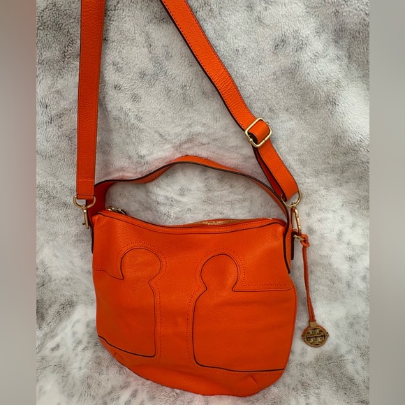 Tory Burch NWOT No callouts. Plastic on T. Fire Orange 🔥 Leather Crossbody Hobo - Picture 13 of 16